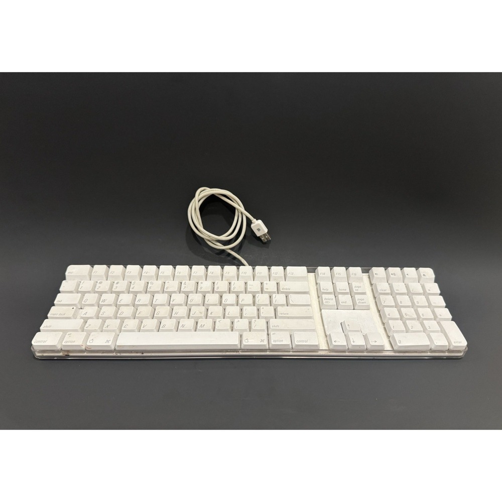 Apple A1048 Wired USB Keyboard - White